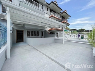 Casa adosada en alquiler de 5 habitaciones en Watthana, Bangkok