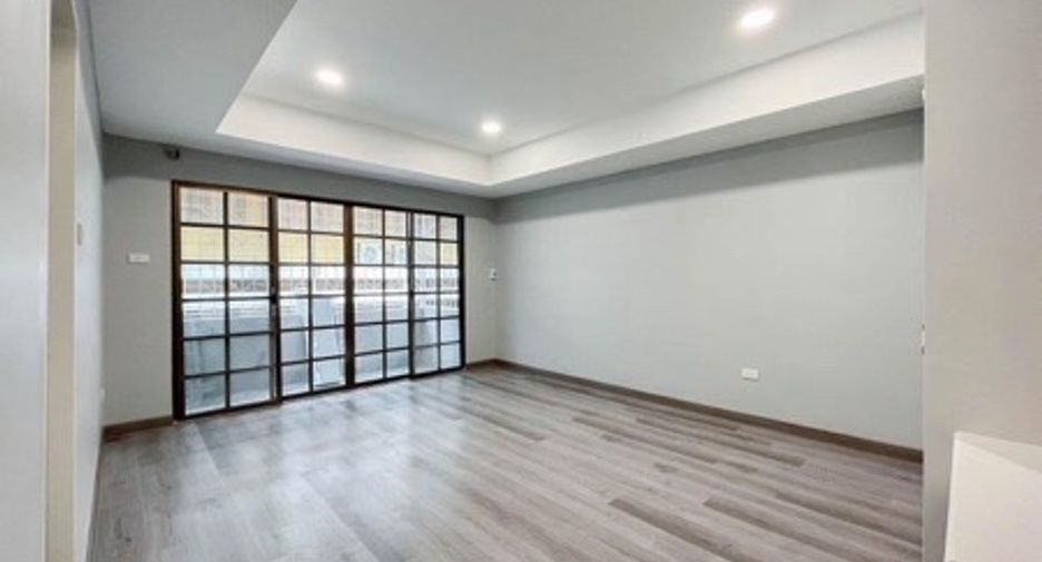 Reihenhaus zur Miete mit 5 Zimmer in Watthana, Bangkok