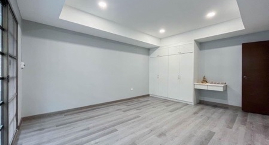 Reihenhaus zur Miete mit 5 Zimmer in Watthana, Bangkok