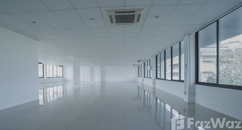 For rent retail Space in Khlong Toei, Bangkok