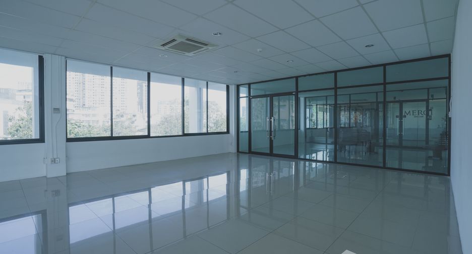 For rent retail Space in Khlong Toei, Bangkok