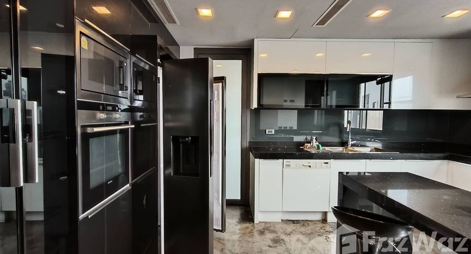 Condo en alquiler de 4 habitaciones en Watthana, Bangkok