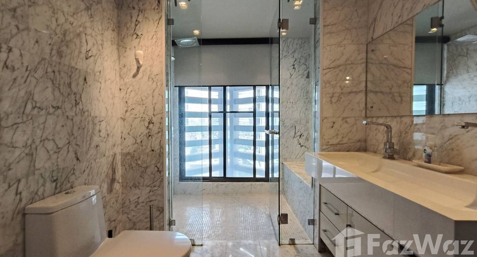Condo en alquiler de 4 habitaciones en Watthana, Bangkok