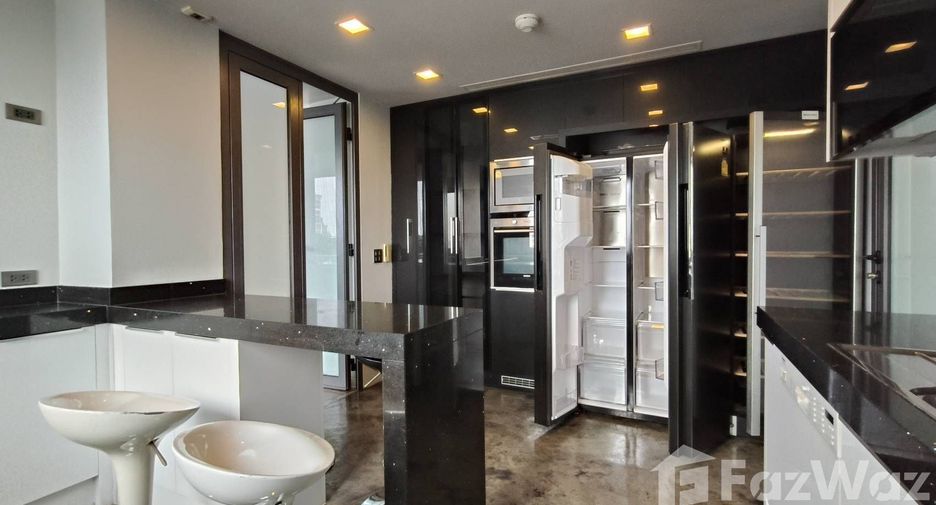 Condo en alquiler de 4 habitaciones en Watthana, Bangkok