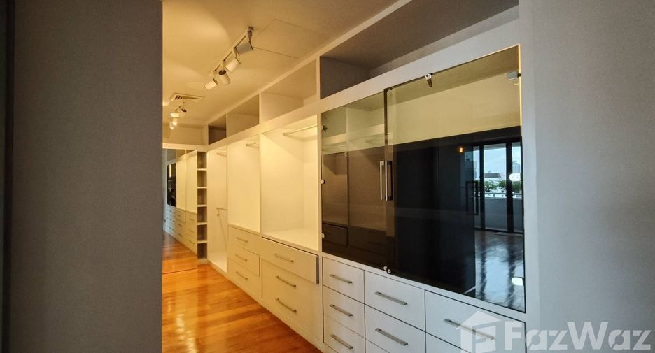 Condo en alquiler de 4 habitaciones en Watthana, Bangkok