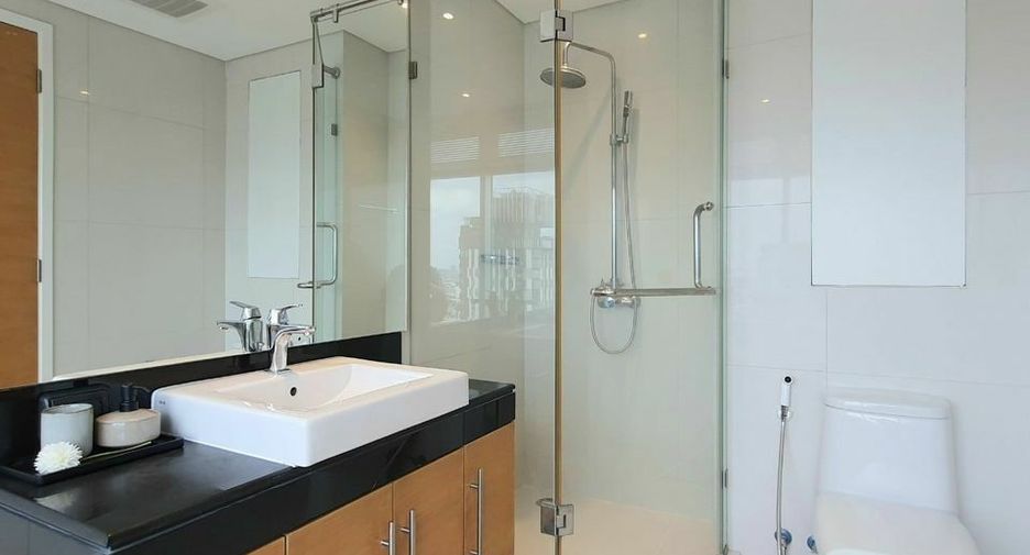 For rent 2 bedrooms condo in Khlong Toei, Bangkok