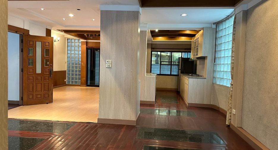 À louer 6 chambres maison à Watthana, Bangkok