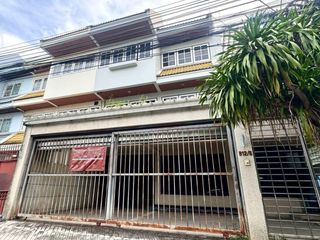 Haus zur Miete mit 6 Zimmer in Watthana, Bangkok