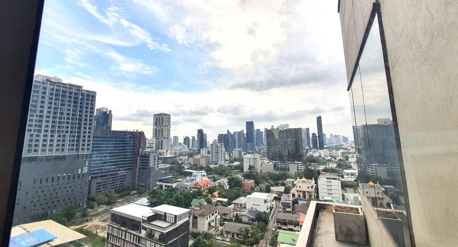 For rent 1 bed condo in Khlong Toei, Bangkok