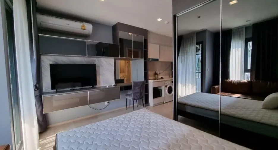 For rent studio condo in Pathum Wan, Bangkok