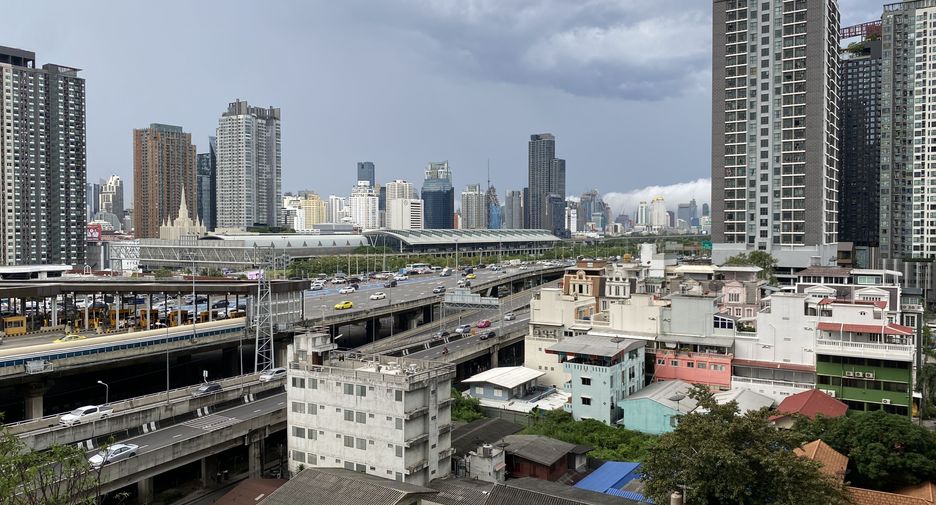 For rent studio condo in Huai Khwang, Bangkok