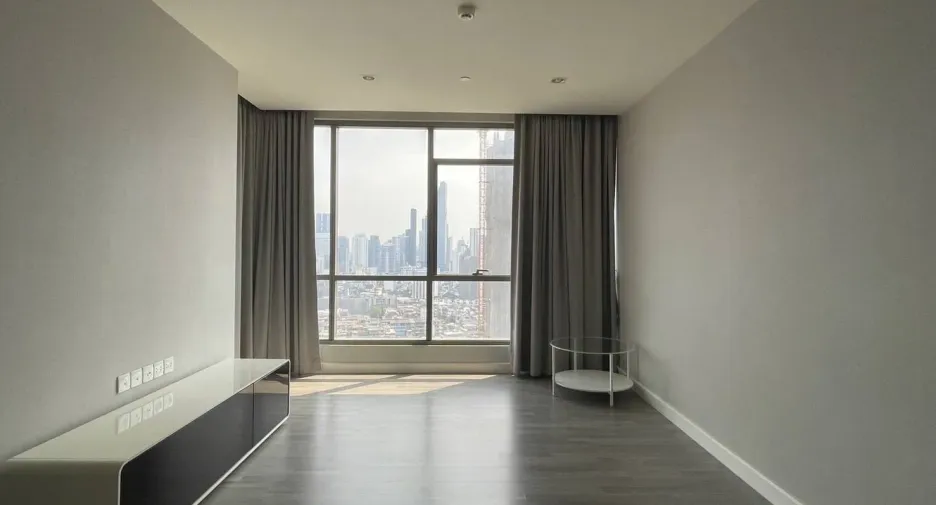 For rent 2 bedrooms condo in Bang Rak, Bangkok