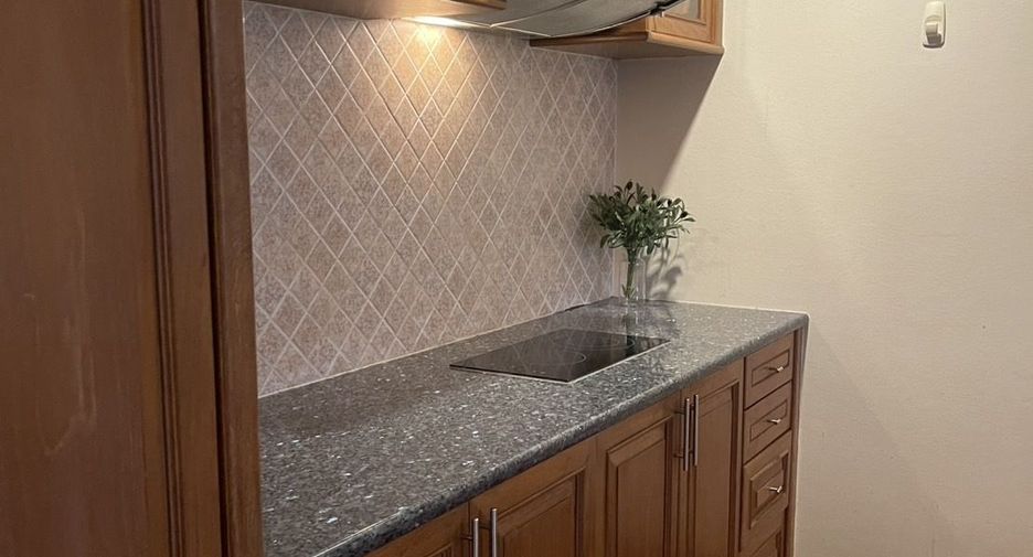 For rent 1 bed condo in Watthana, Bangkok