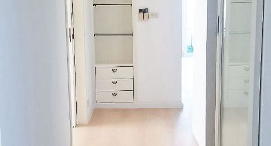 For rent 2 bedrooms condo in Sathon, Bangkok