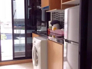Wohnung zur Miete mit 1 Zimmer in Khlong Toei, Bangkok