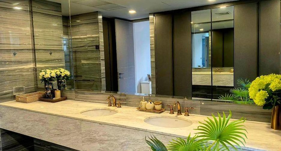 For rent 3 bedrooms condo in Watthana, Bangkok