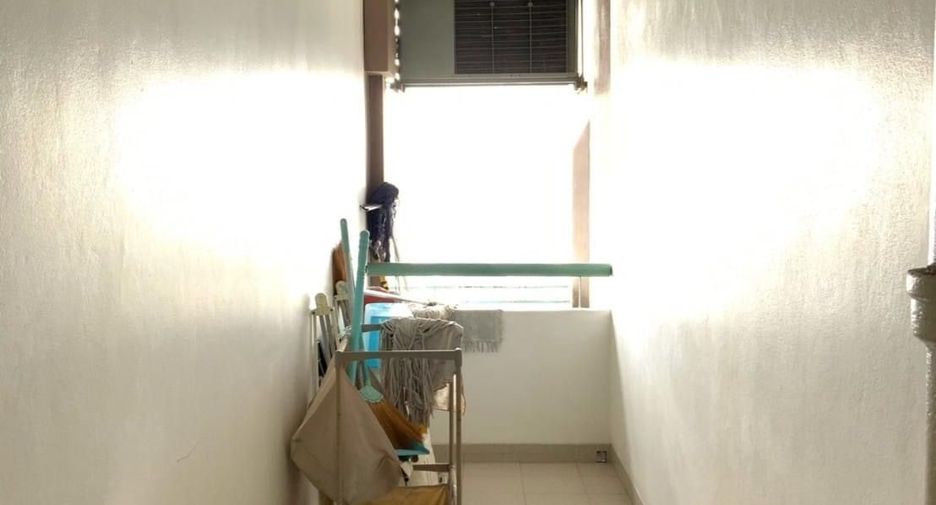 Condo en alquiler de 3 habitaciones en Bang Kho Laem, Bangkok