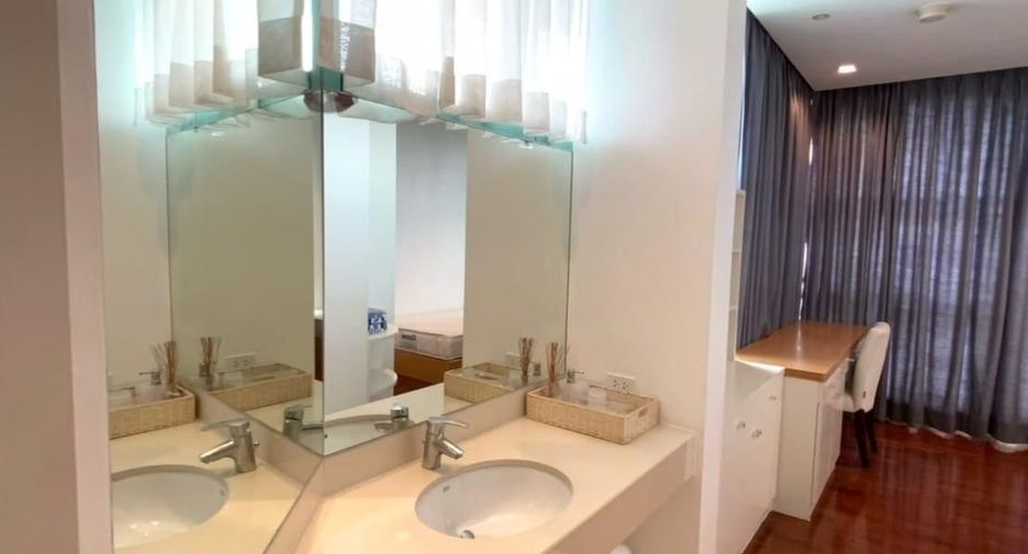 Condo en alquiler de 3 habitaciones en Bang Kho Laem, Bangkok