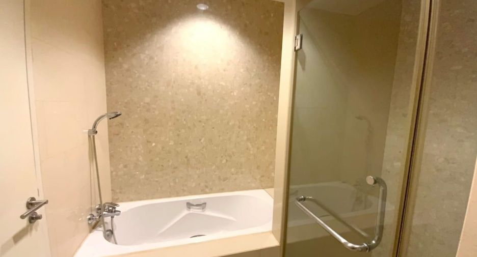 Condo en alquiler de 3 habitaciones en Bang Kho Laem, Bangkok