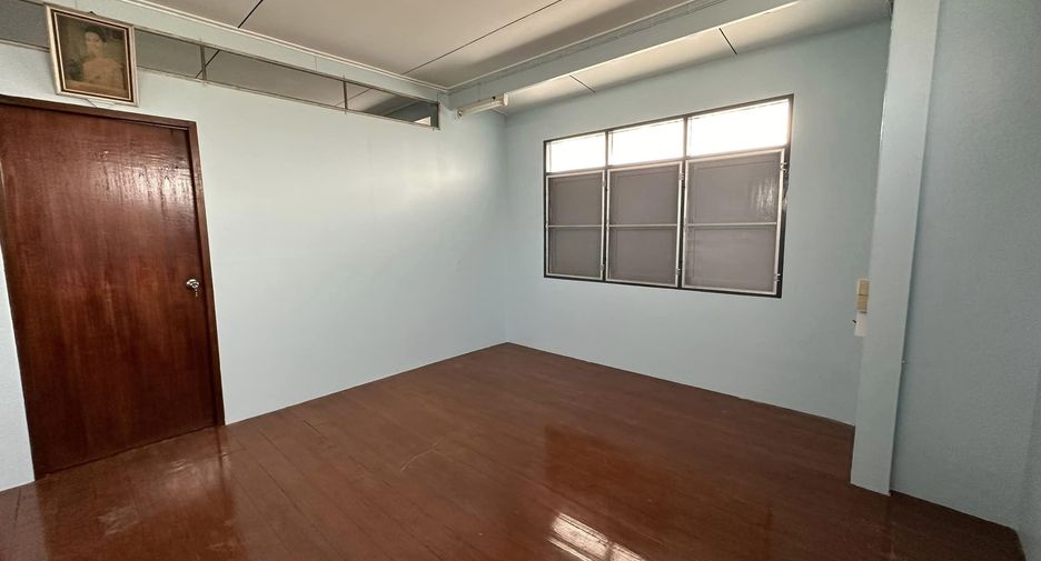 出租 3 卧室 独立屋 在 Phra Khanong, 曼谷