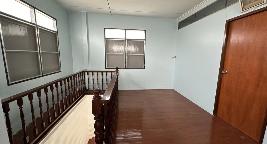 出租 3 卧室 独立屋 在 Phra Khanong, 曼谷
