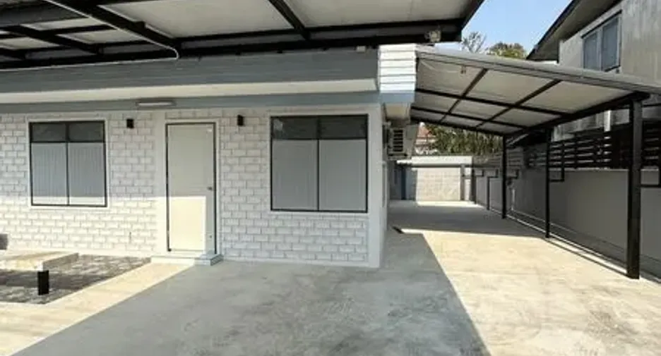 出租 3 卧室 独立屋 在 Phra Khanong, 曼谷