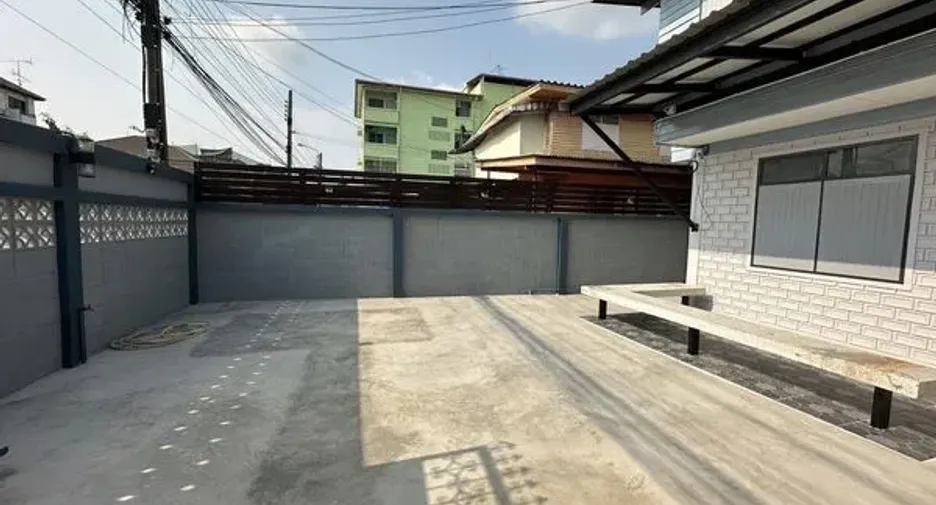 出租 3 卧室 独立屋 在 Phra Khanong, 曼谷