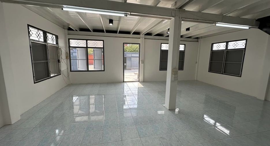 出租 3 卧室 独立屋 在 Phra Khanong, 曼谷