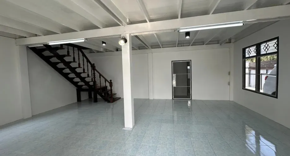 出租 3 卧室 独立屋 在 Phra Khanong, 曼谷