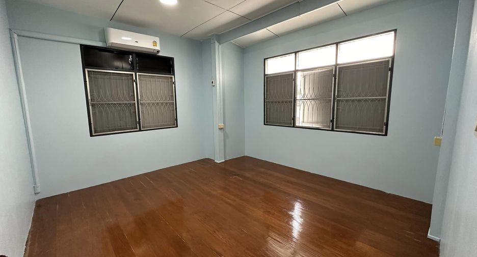 出租 3 卧室 独立屋 在 Phra Khanong, 曼谷