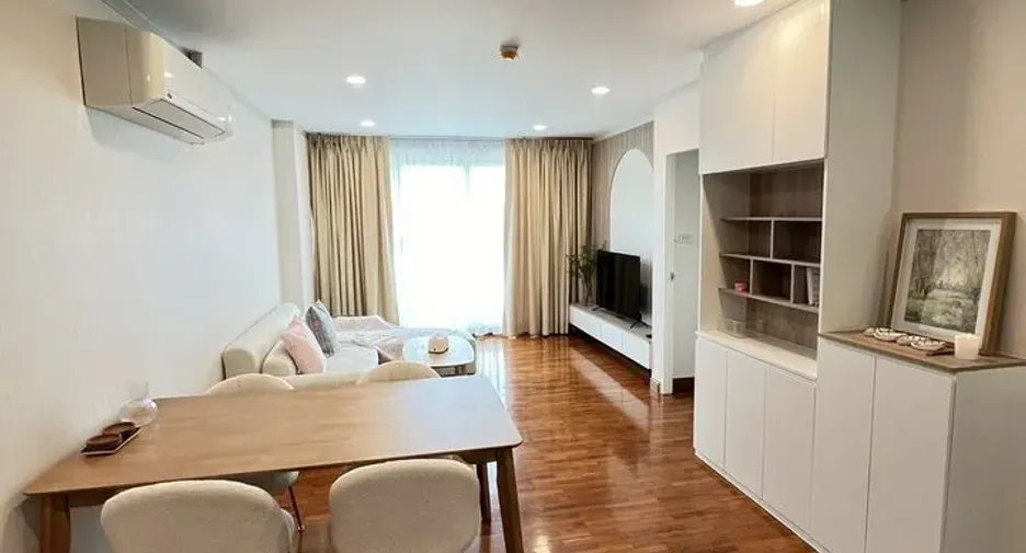 For rent 2 bedrooms condo in Yan Nawa, Bangkok