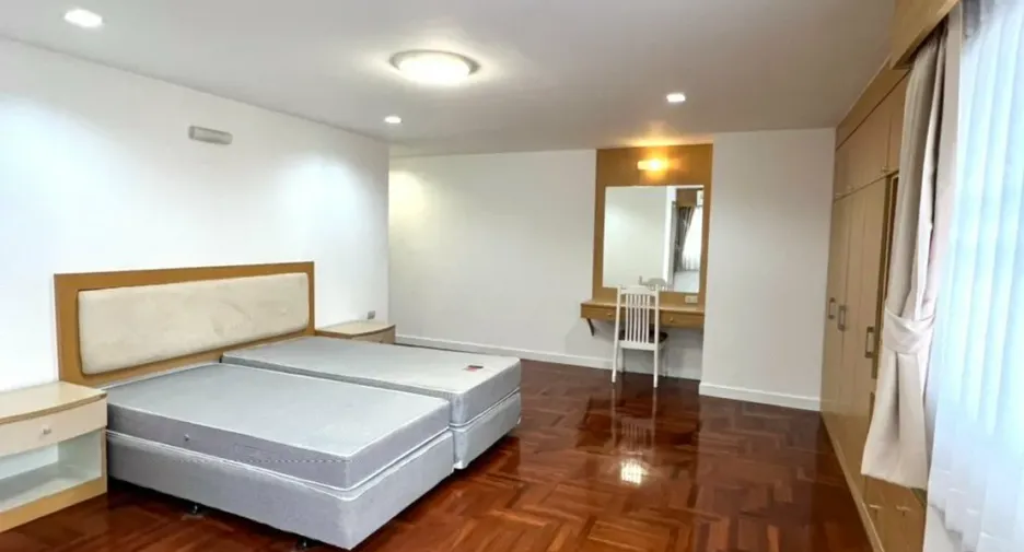 Condo en alquiler de 3 habitaciones en Watthana, Bangkok