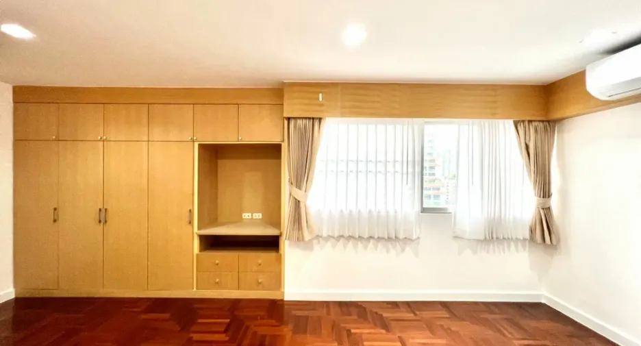 Condo en alquiler de 3 habitaciones en Watthana, Bangkok