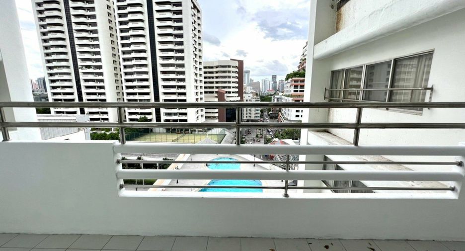 Condo en alquiler de 3 habitaciones en Watthana, Bangkok