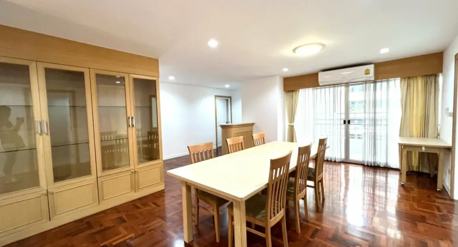 Condo en alquiler de 3 habitaciones en Watthana, Bangkok