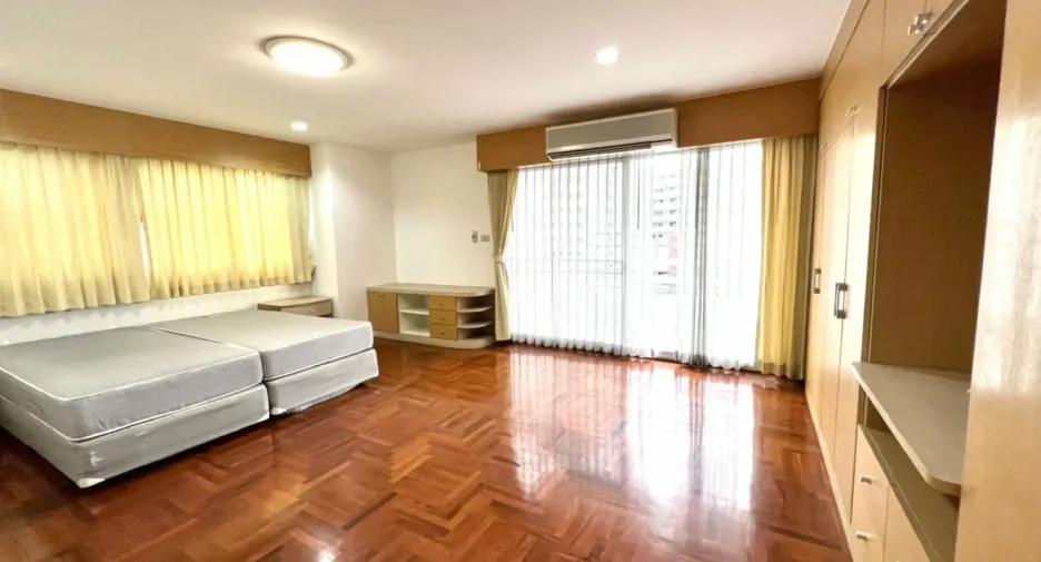 Condo en alquiler de 3 habitaciones en Watthana, Bangkok