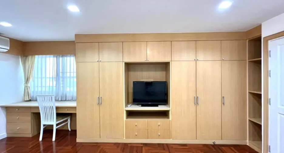 Condo en alquiler de 3 habitaciones en Watthana, Bangkok