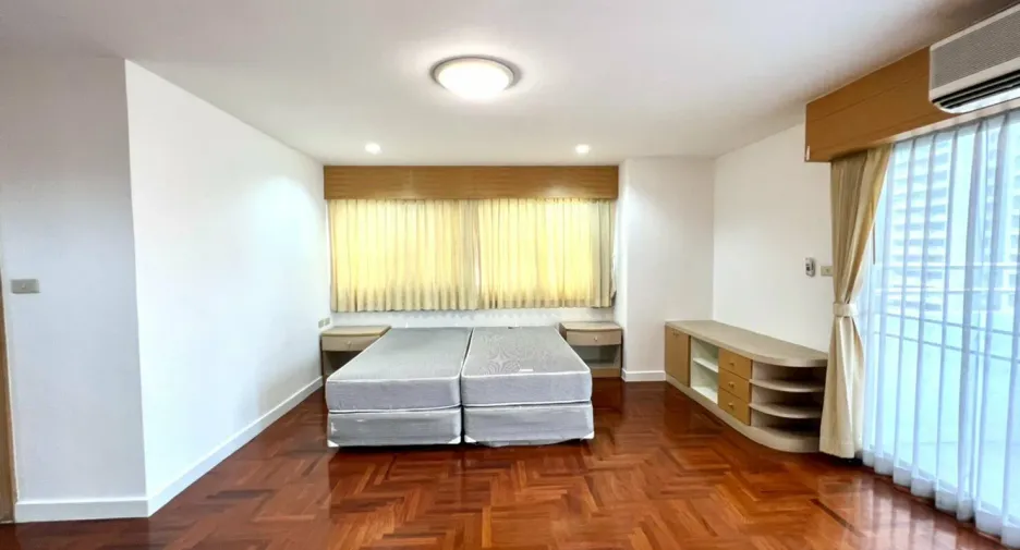 Condo en alquiler de 3 habitaciones en Watthana, Bangkok