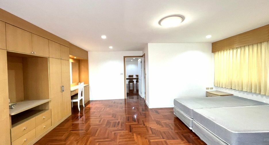Condo en alquiler de 3 habitaciones en Watthana, Bangkok