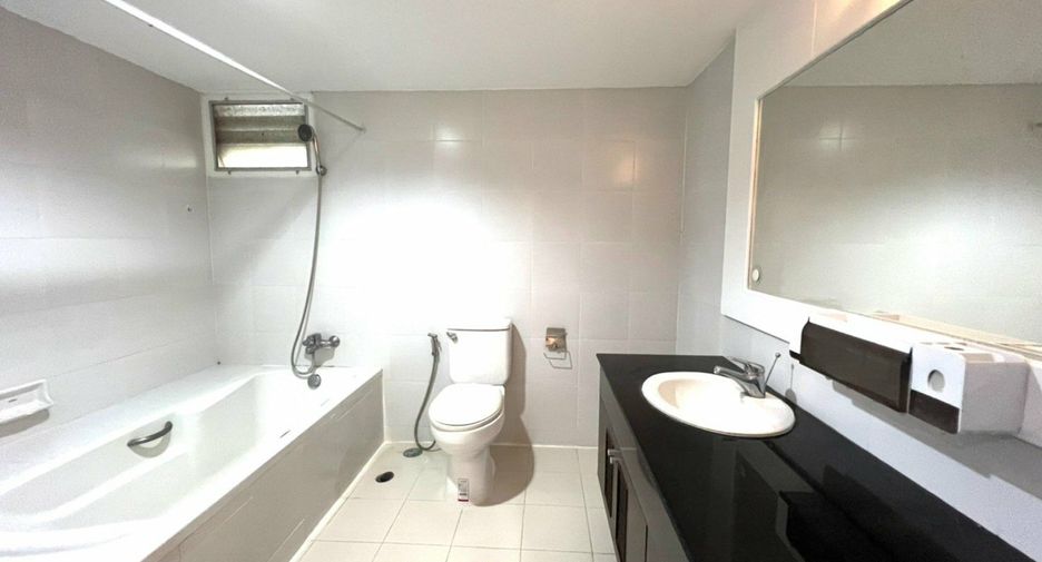 Condo en alquiler de 3 habitaciones en Watthana, Bangkok
