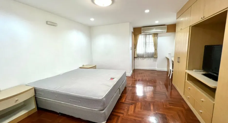 Condo en alquiler de 3 habitaciones en Watthana, Bangkok