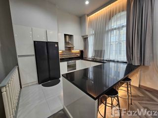 Casa adosada en alquiler de 5 habitaciones en Yan Nawa, Bangkok