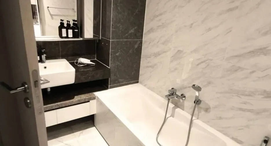 For rent 2 bedrooms condo in Khlong Toei, Bangkok