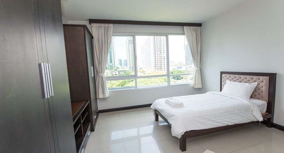 For rent 4 bedrooms apartment in Sathon, Bangkok