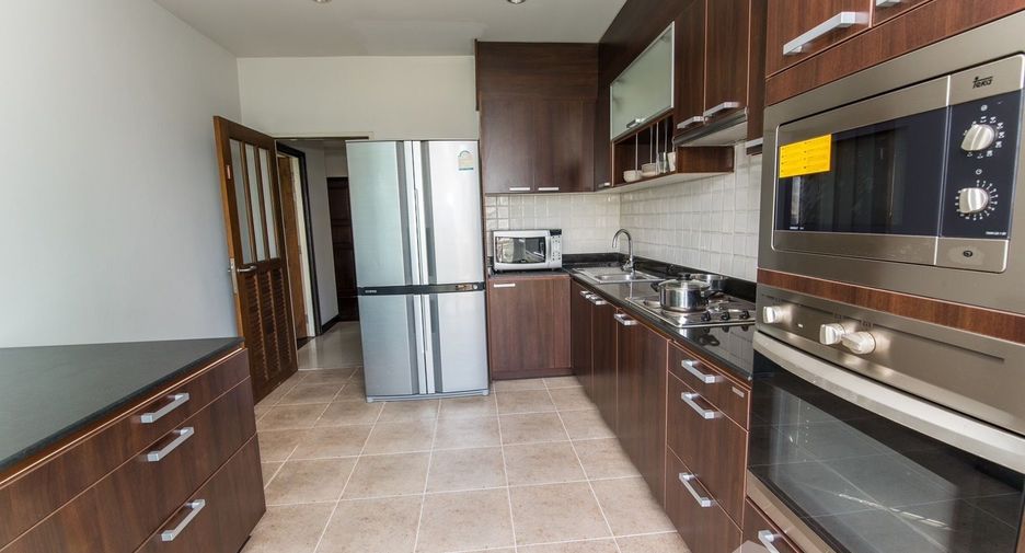 For rent 4 bedrooms apartment in Sathon, Bangkok