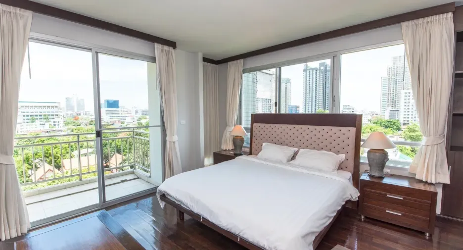 For rent 4 bedrooms apartment in Sathon, Bangkok