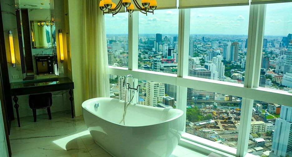 Condo en alquiler de 4 habitaciones en Khlong Toei, Bangkok