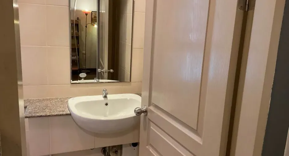 For rent 1 bed condo in Yan Nawa, Bangkok