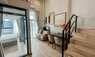 Condo en alquiler de 2 habitaciones en Huai Khwang, Bangkok