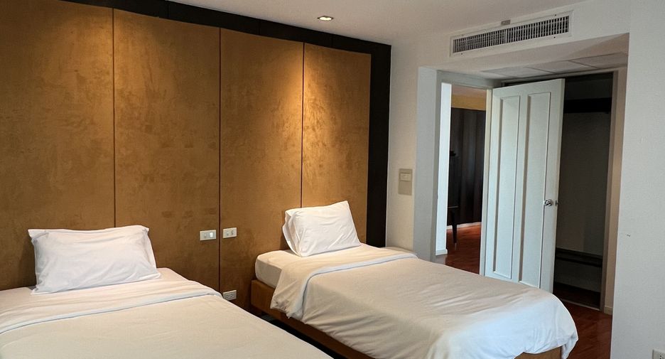 For rent 2 bedrooms condo in Watthana, Bangkok